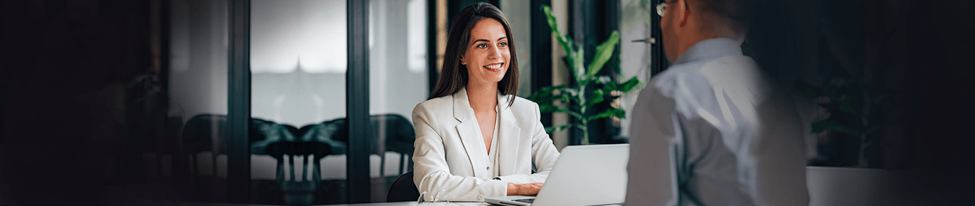 Smiling leader in a one-to-one coaching conversation